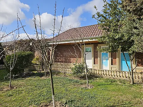 Satılır 8 otaqlı həyət evi 168 m²