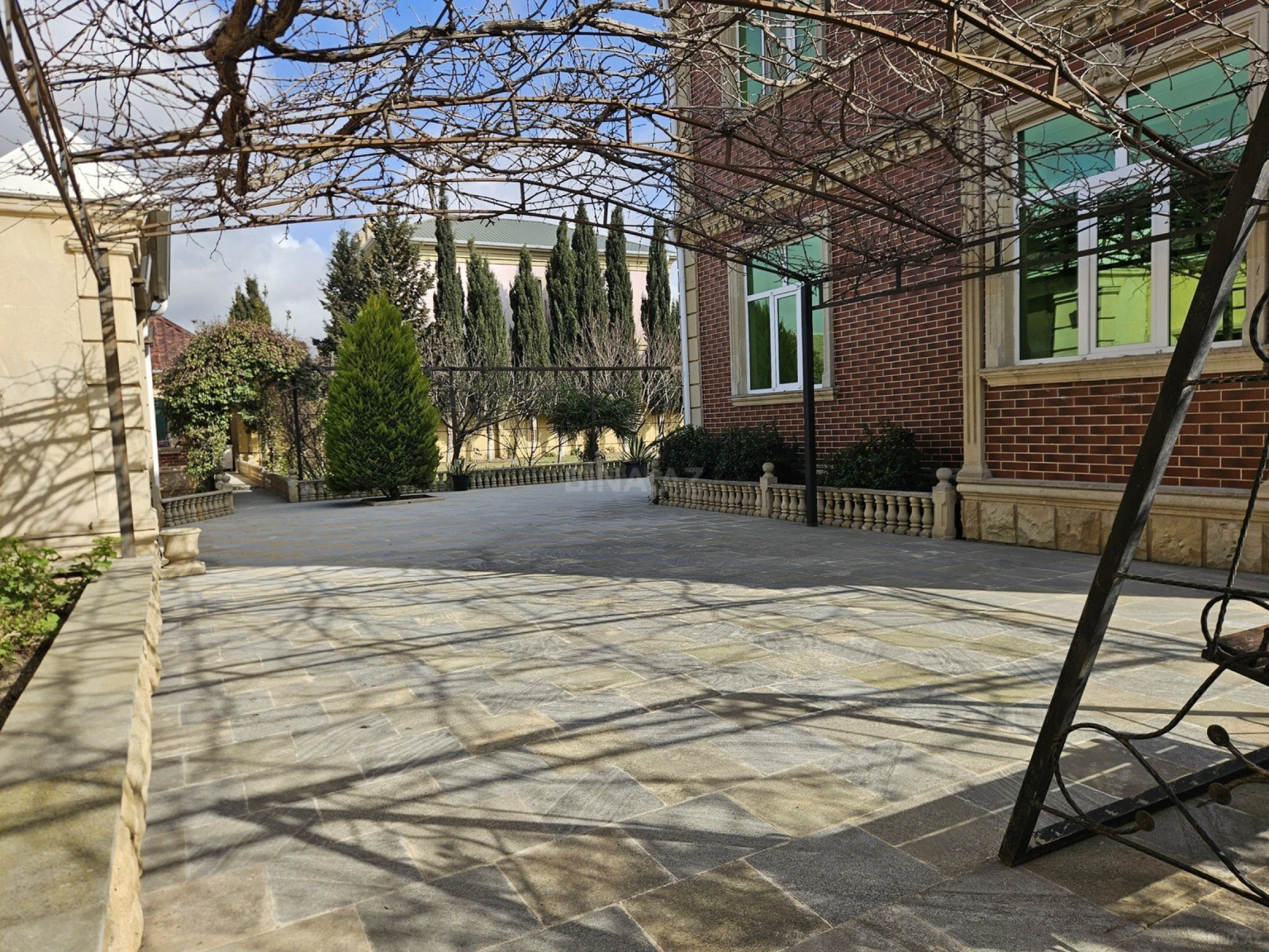 Satılır 8 otaqlı həyət evi 168 m²