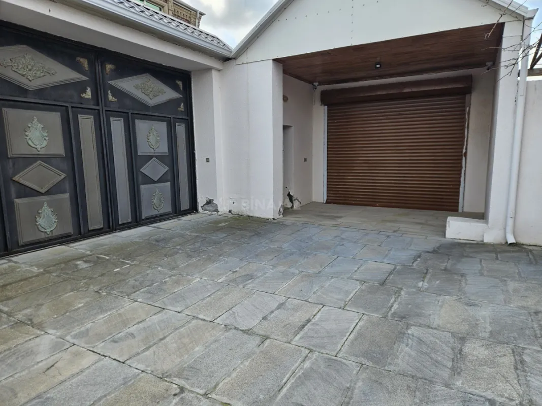 Satılır 8 otaqlı həyət evi 168 m²
