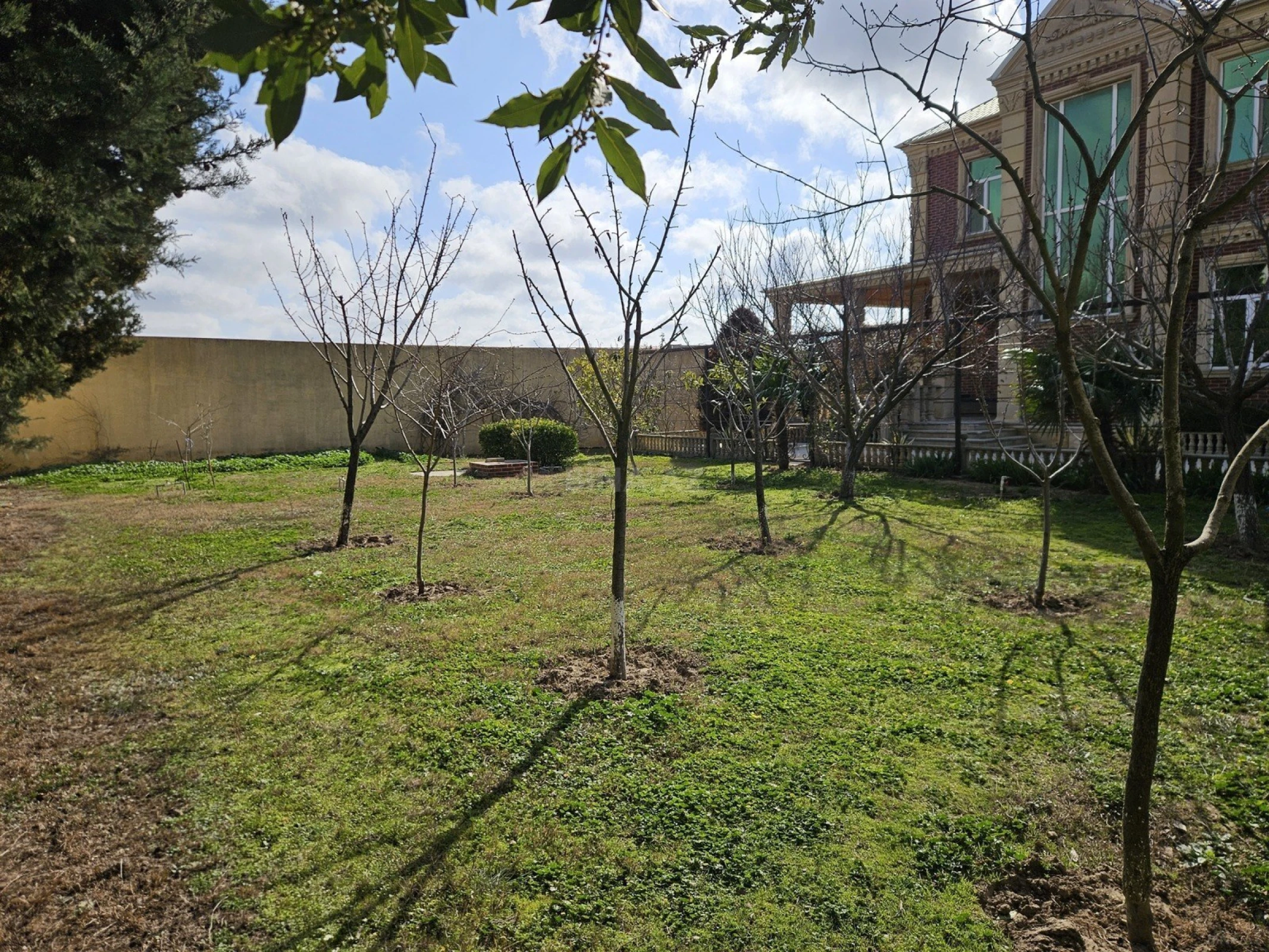 Satılır 8 otaqlı həyət evi 168 m²