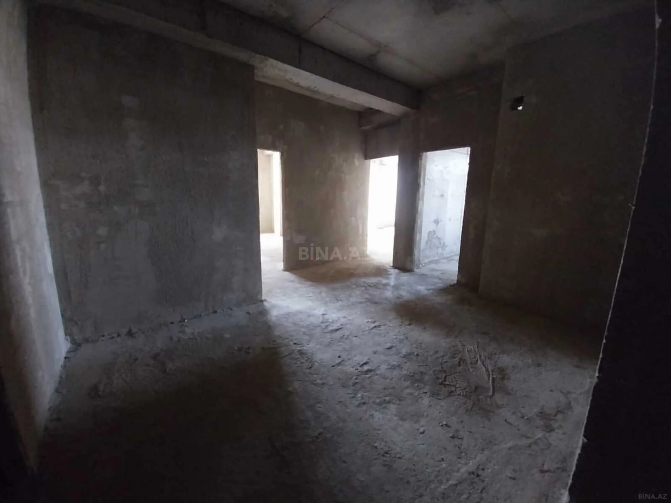 Satılır 3 otaqlı mənzil 135 m²