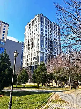 Satılır 3 otaqlı mənzil 135 m²