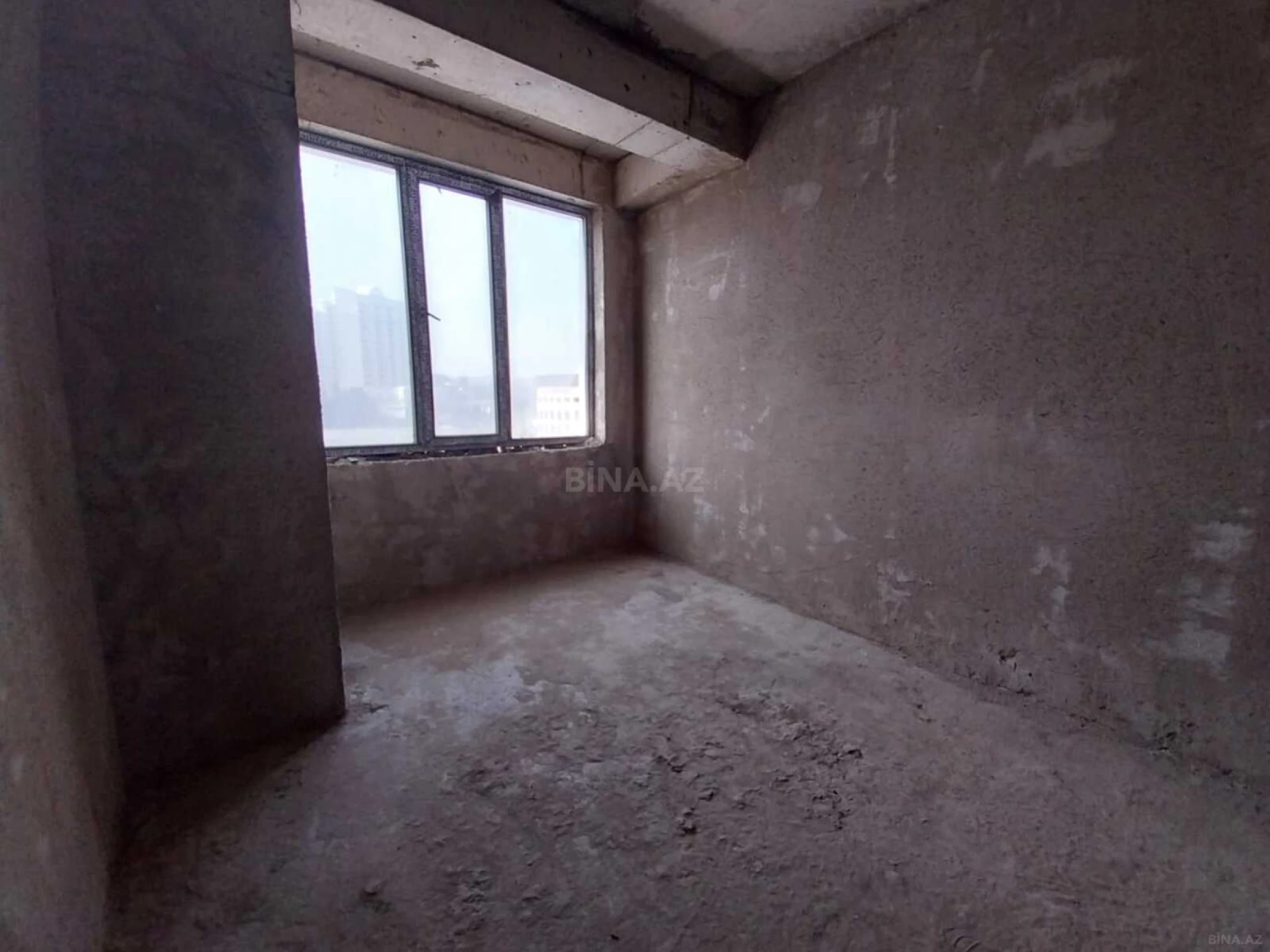 Satılır 3 otaqlı mənzil 135 m²