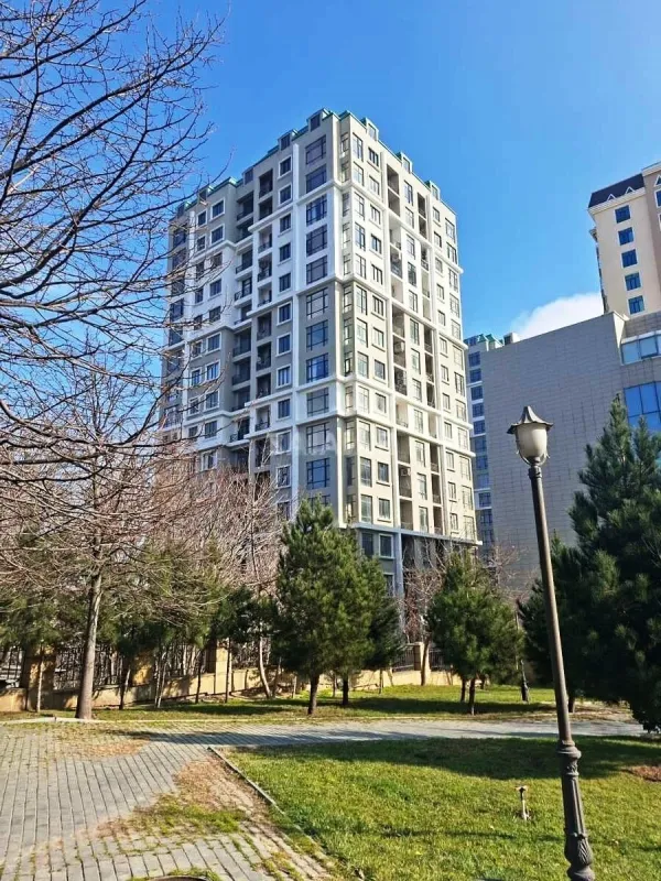 Satılır 3 otaqlı mənzil 135 m²