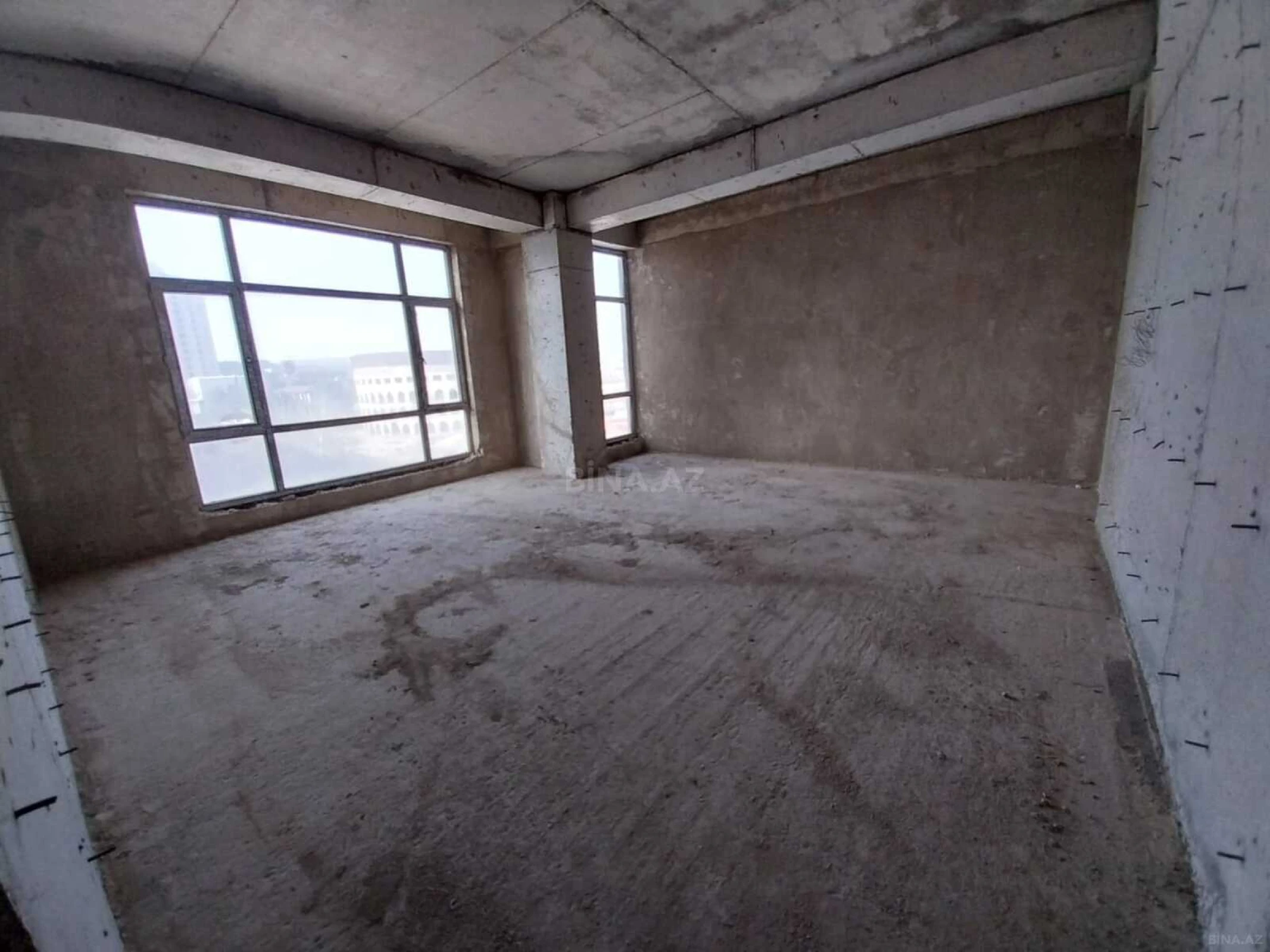 Satılır 3 otaqlı mənzil 135 m²