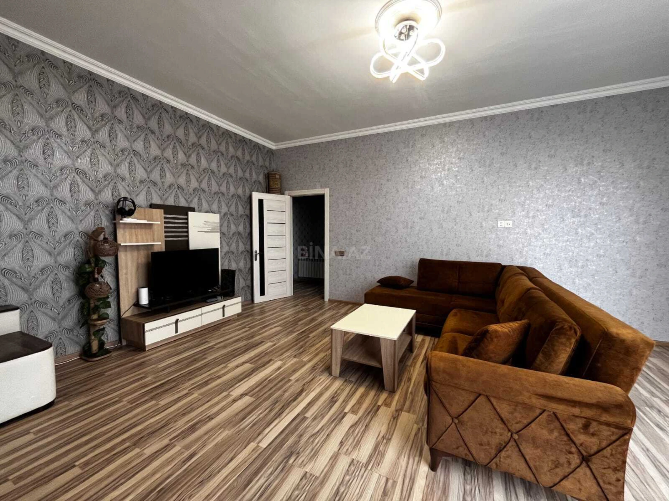 Kirayə verilir 2 otaqlı mənzil 80 m²