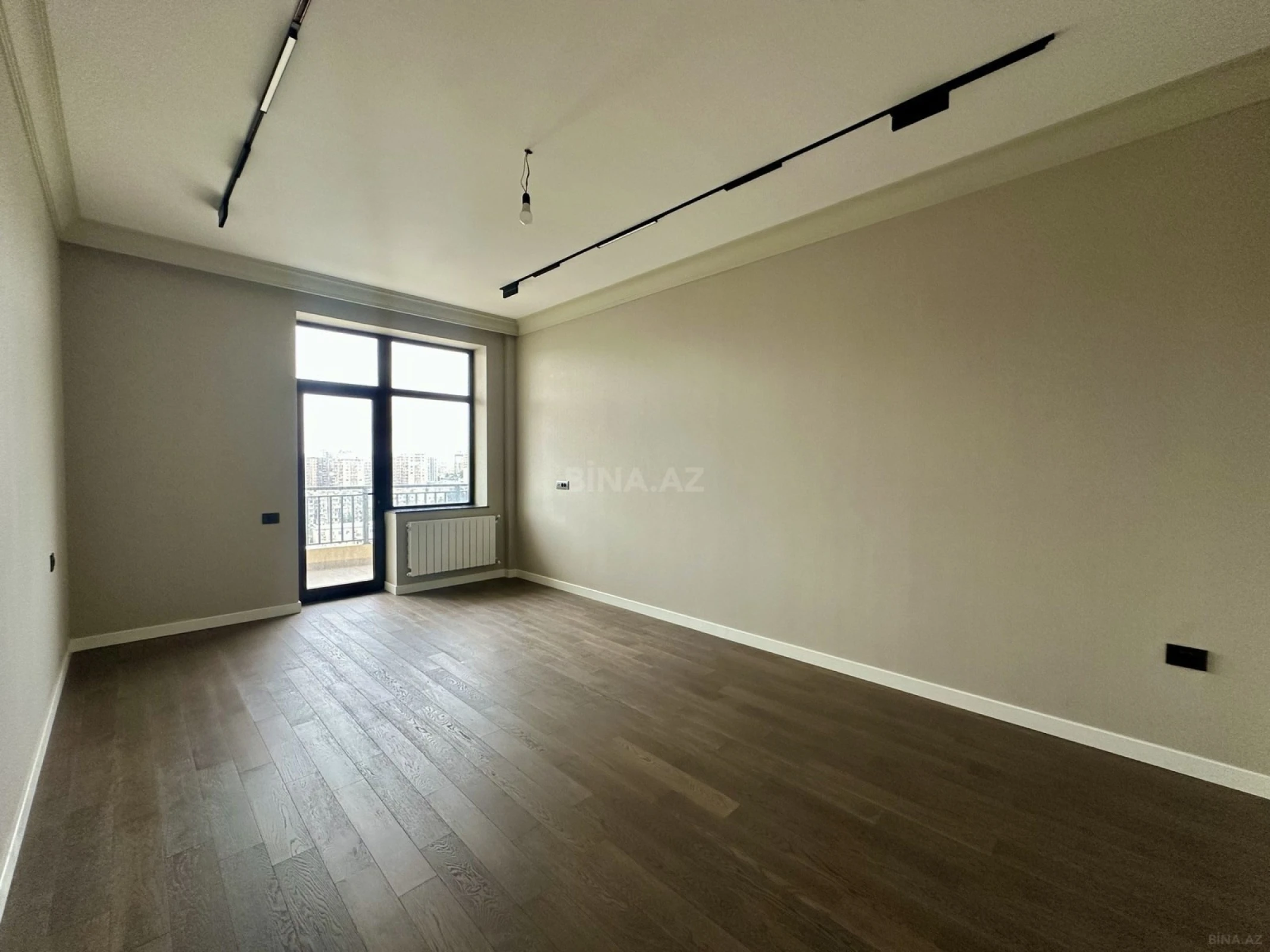 Satılır 3 otaqlı mənzil 190 m²