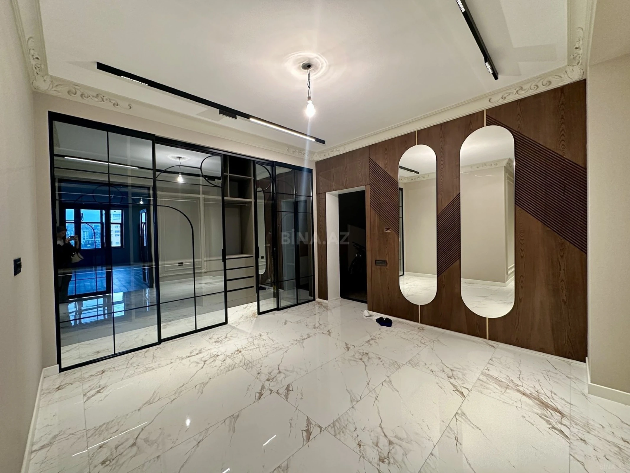 Satılır 3 otaqlı mənzil 190 m²