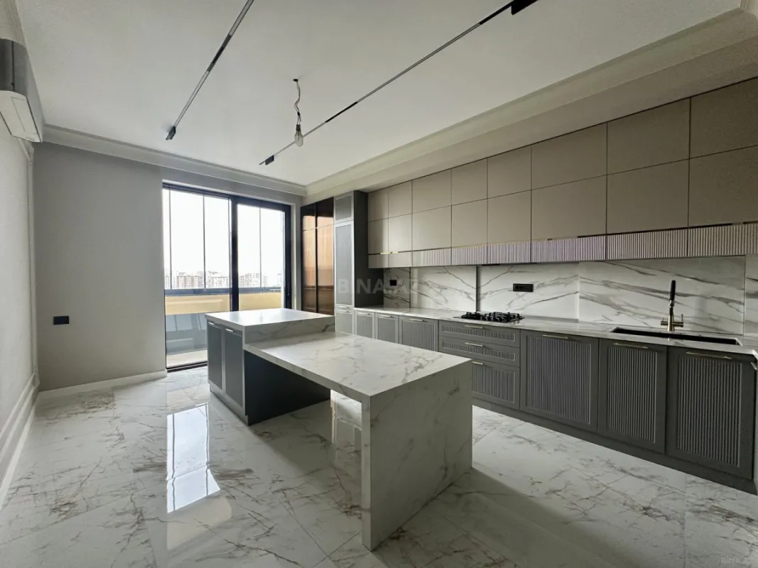 Satılır 3 otaqlı mənzil 190 m²