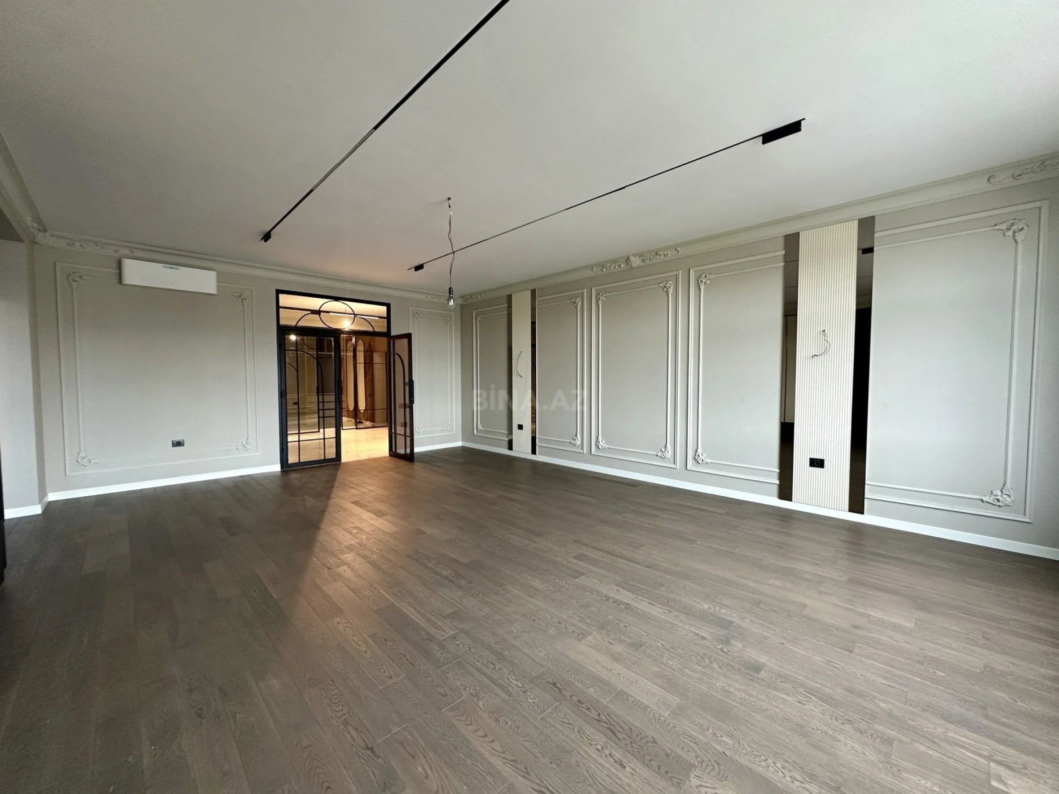 Satılır 3 otaqlı mənzil 190 m²