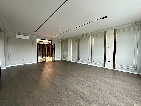 Satılır 3 otaqlı mənzil 190 m²