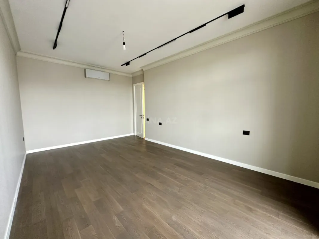 Satılır 3 otaqlı mənzil 190 m²