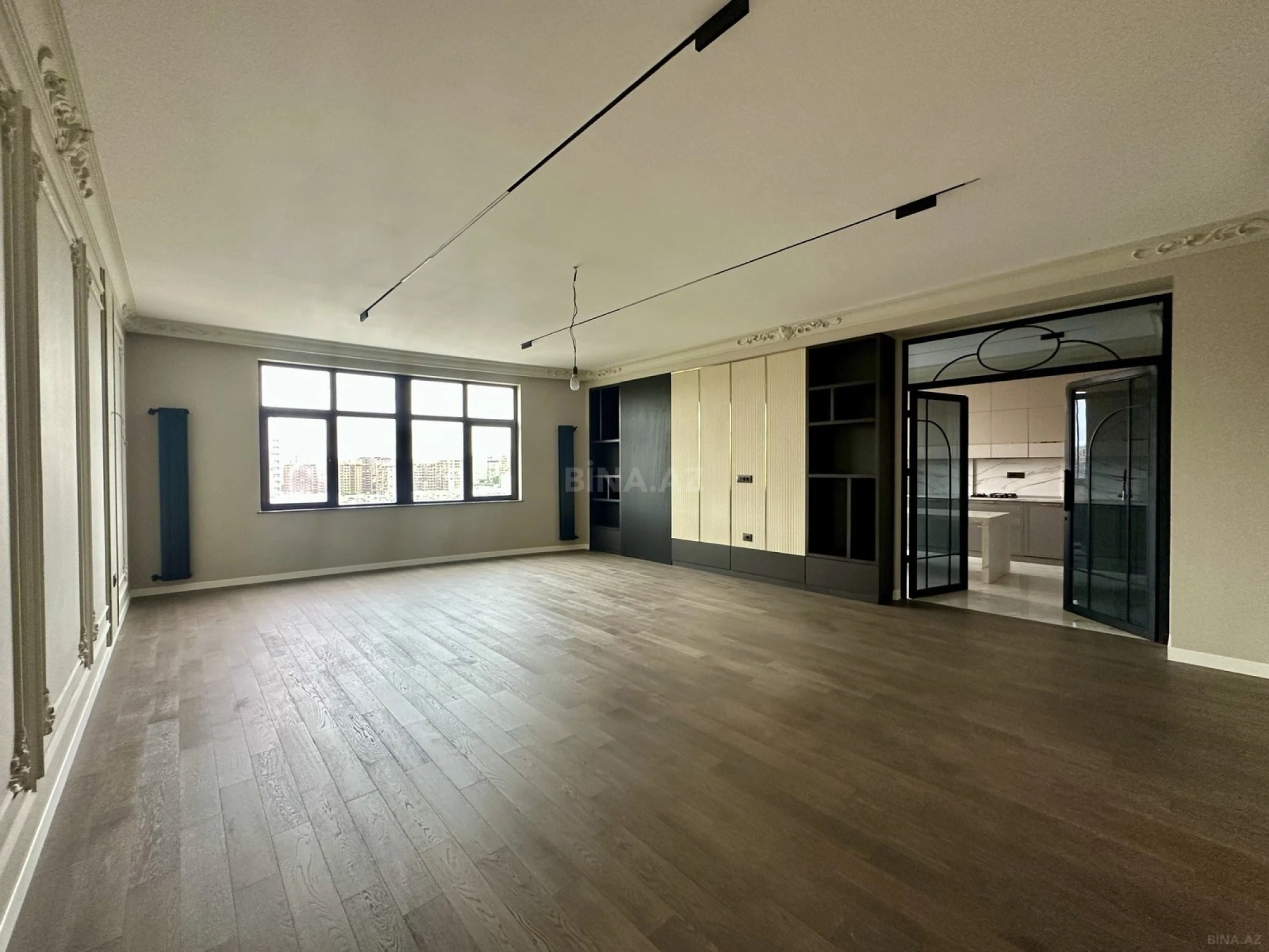 Satılır 3 otaqlı mənzil 190 m²
