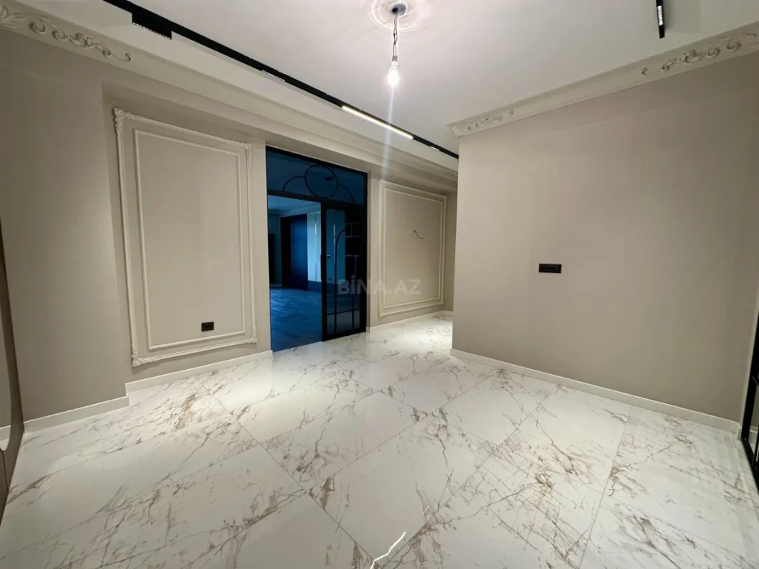 Satılır 3 otaqlı mənzil 190 m²