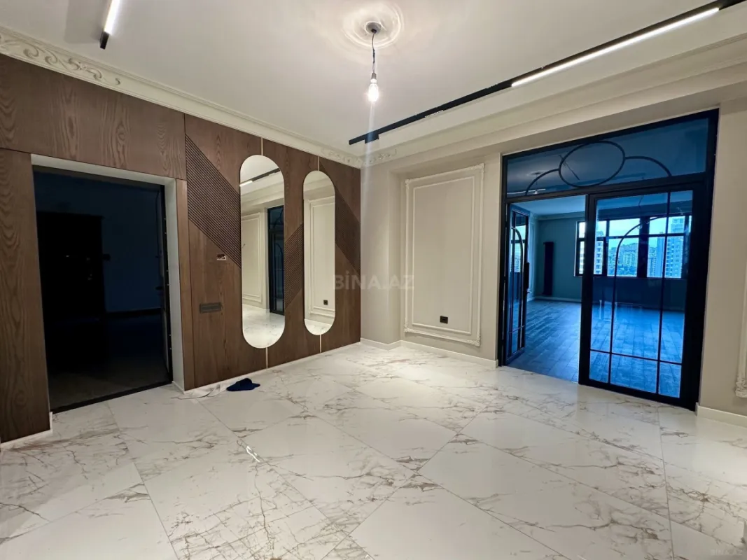 Satılır 3 otaqlı mənzil 190 m²