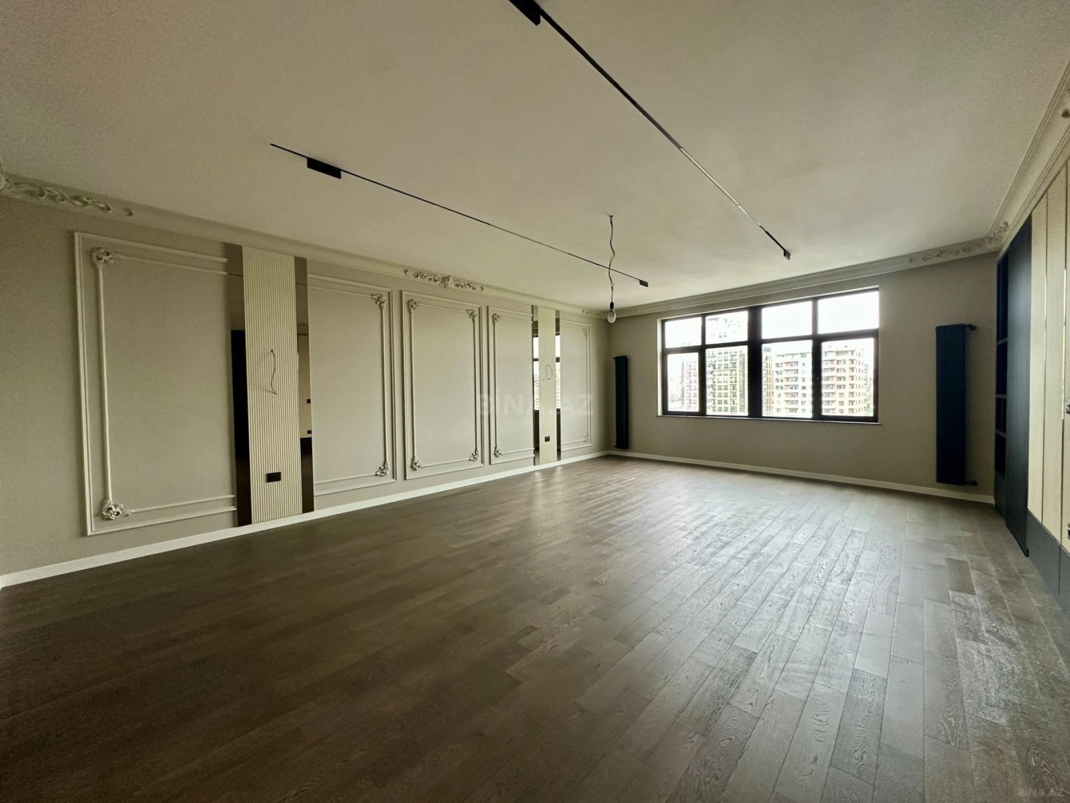 Satılır 3 otaqlı mənzil 190 m²