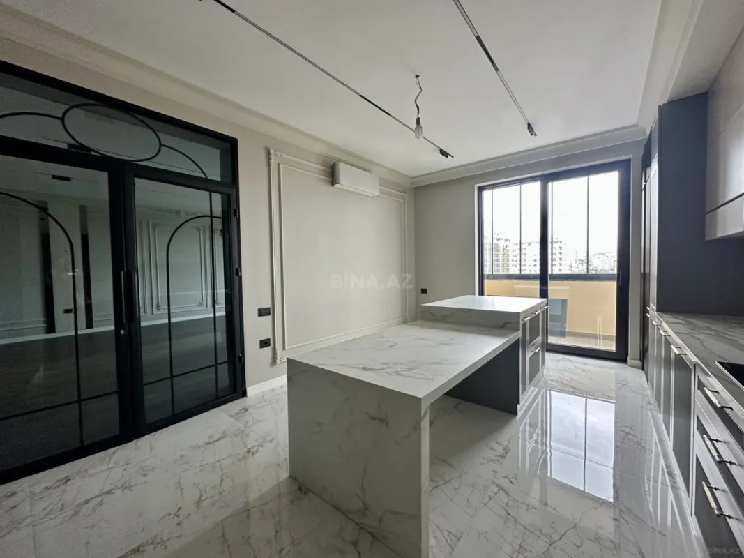 Satılır 3 otaqlı mənzil 190 m²