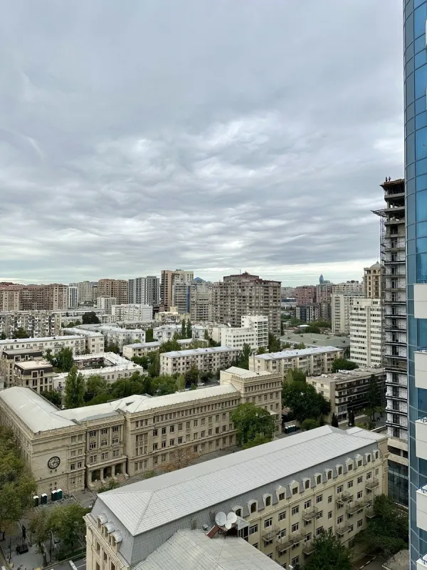 Satılır 3 otaqlı mənzil 190 m²