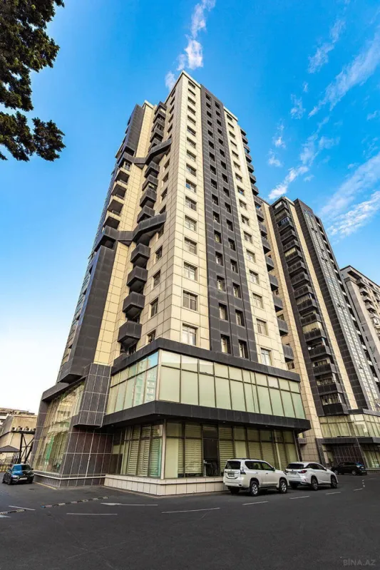 Satılır 3 otaqlı mənzil 135 m²