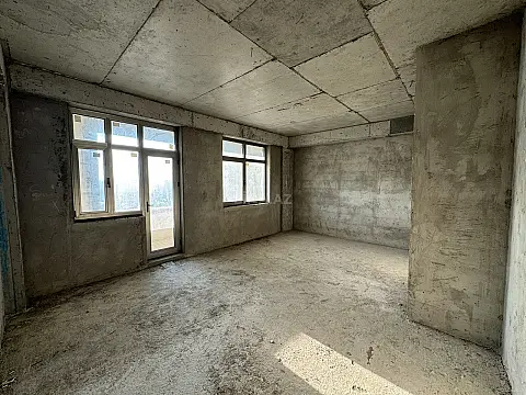 Satılır 3 otaqlı mənzil 135 m²