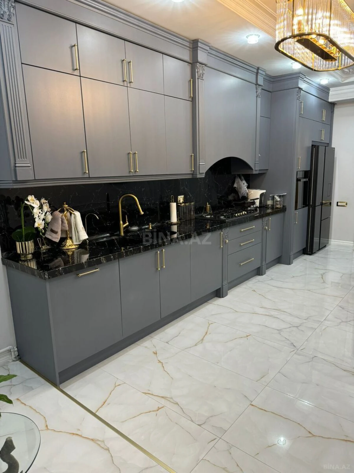 Satılır 3 otaqlı mənzil 181 m²