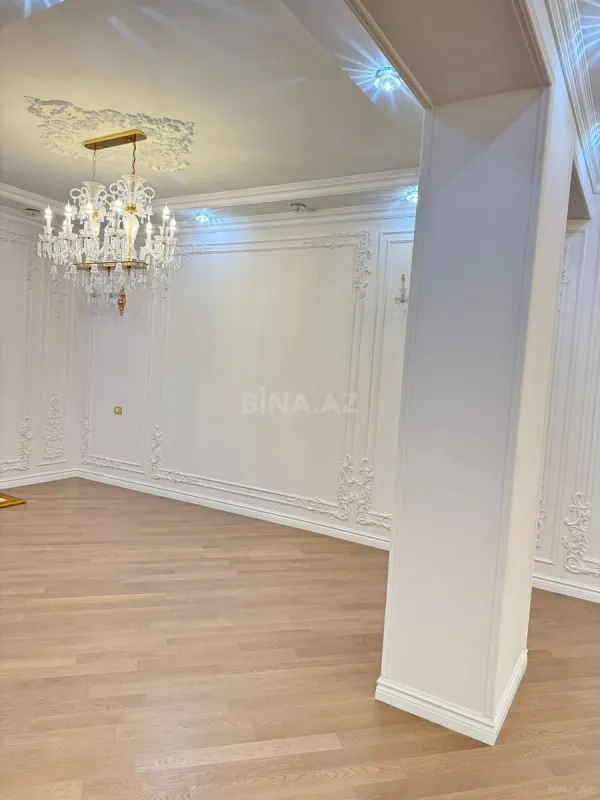 Satılır 3 otaqlı mənzil 181 m²
