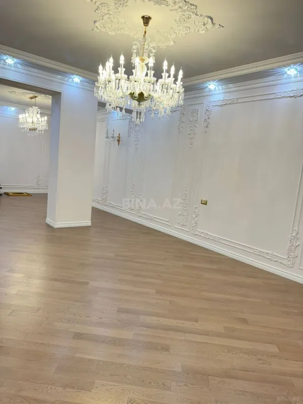 Satılır 3 otaqlı mənzil 181 m²