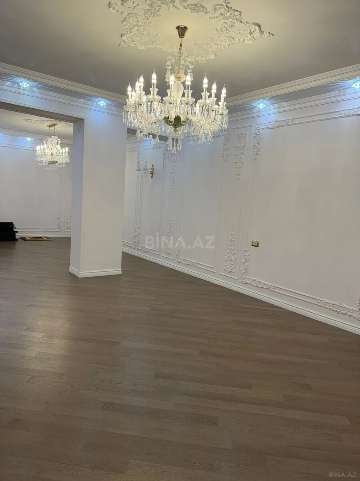 Satılır 3 otaqlı mənzil 181 m²