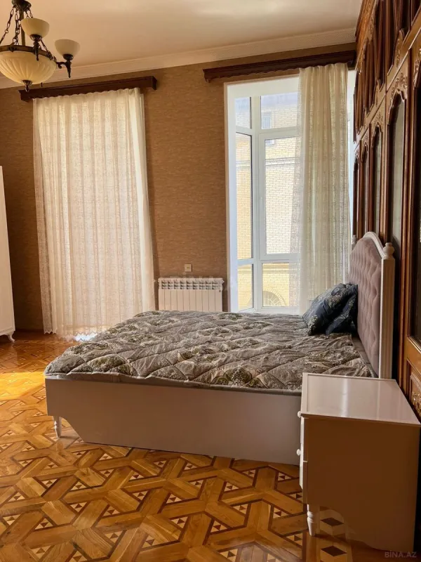 Kirayə verilir 6 otaqlı həyət evi 600 m²