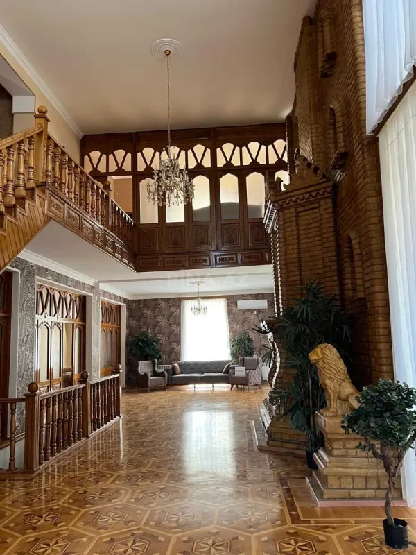 Kirayə verilir 6 otaqlı həyət evi 600 m²