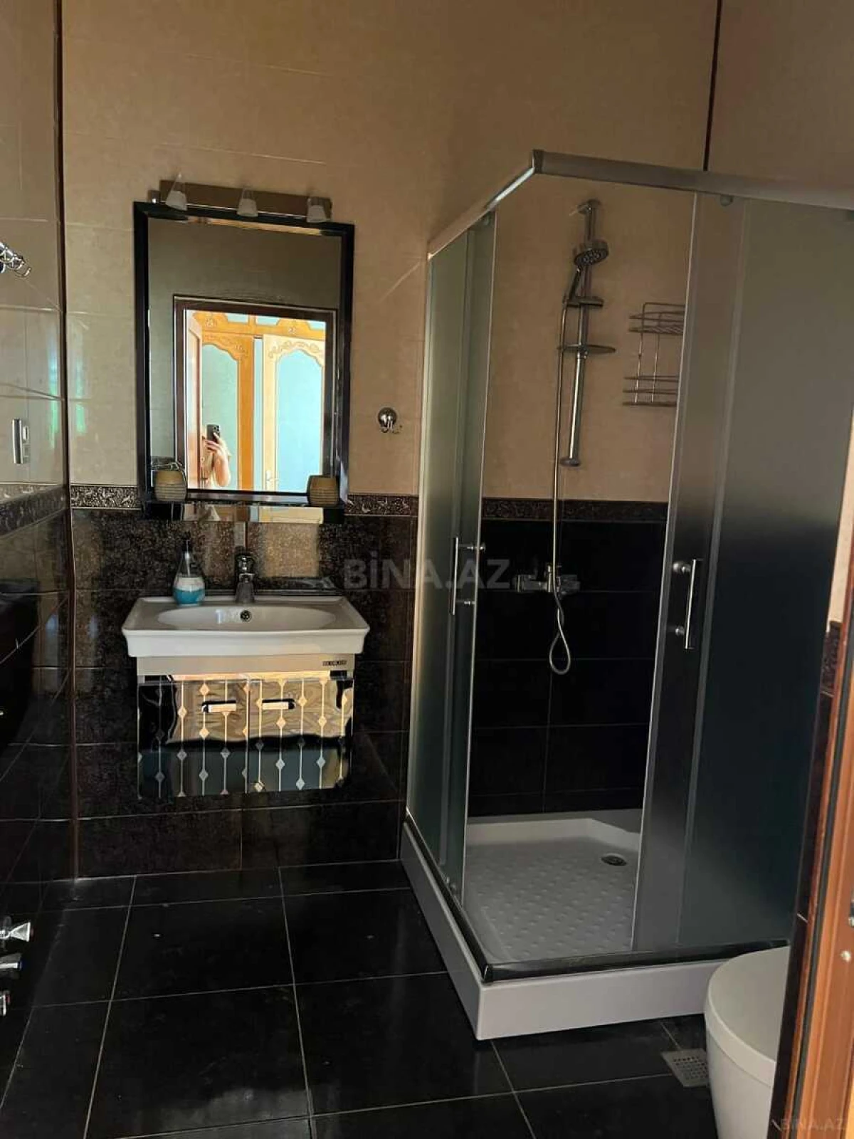 Kirayə verilir 6 otaqlı həyət evi 600 m²