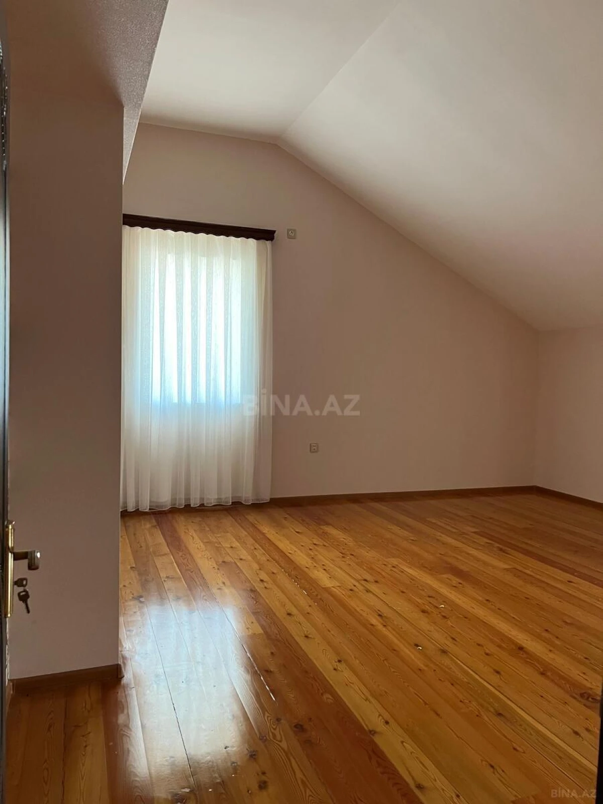 Kirayə verilir 6 otaqlı həyət evi 600 m²