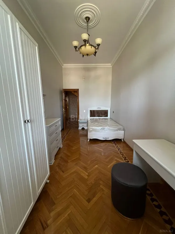 Kirayə verilir 6 otaqlı həyət evi 600 m²