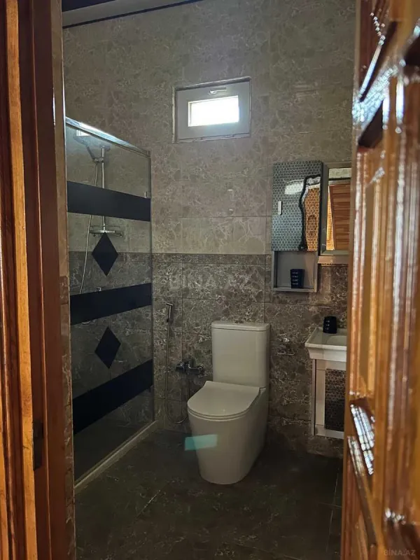 Kirayə verilir 6 otaqlı həyət evi 600 m²