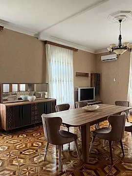 Kirayə verilir 6 otaqlı həyət evi 600 m²