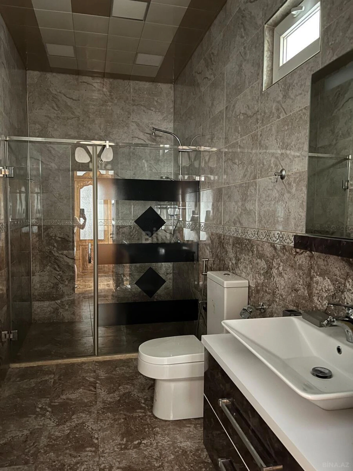 Kirayə verilir 6 otaqlı həyət evi 600 m²