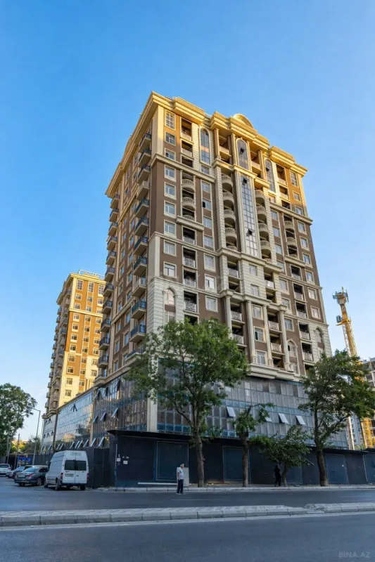 Satılır 4 otaqlı mənzil 177 m²