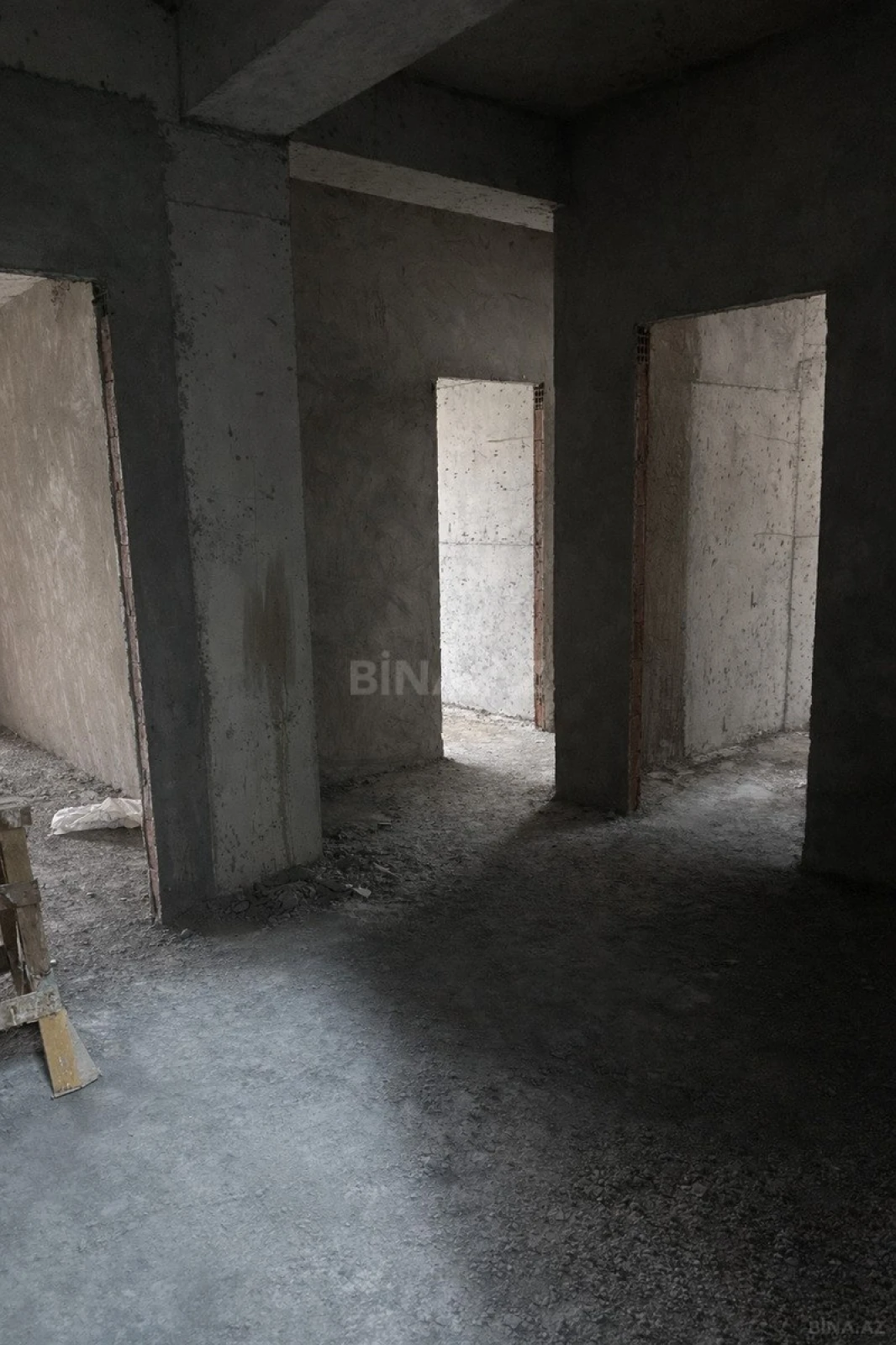 Satılır 4 otaqlı mənzil 177 m²