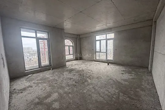 Satılır 4 otaqlı mənzil 177 m²