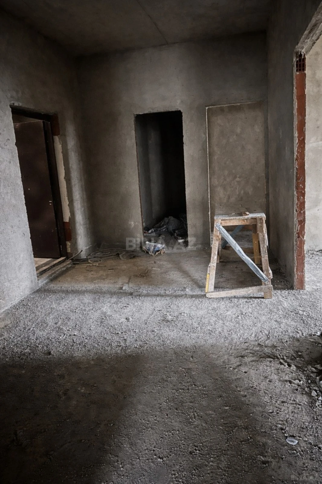 Satılır 4 otaqlı mənzil 177 m²