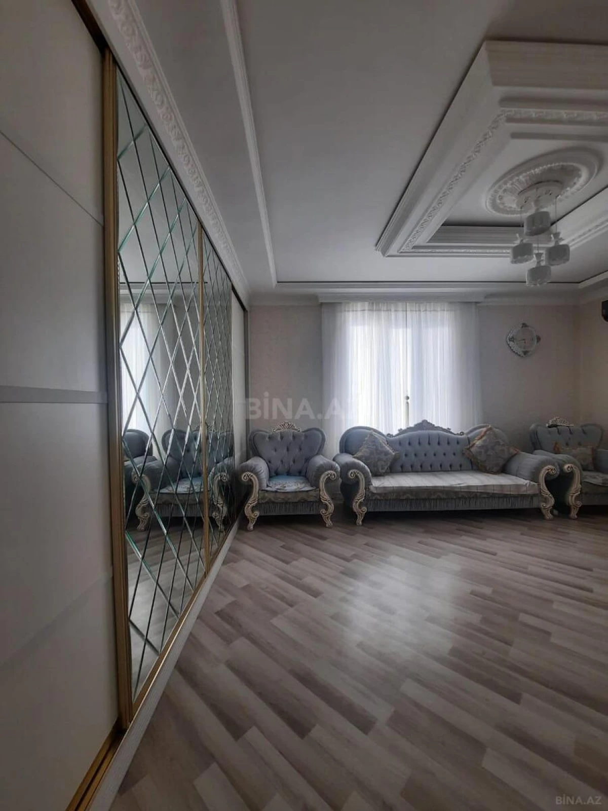 Satılır 4 otaqlı mənzil 102 m²