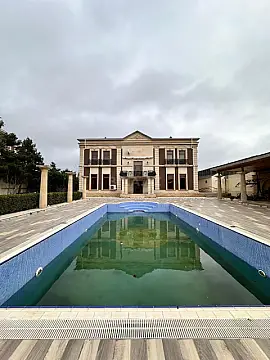 Satılır 9 otaqlı həyət evi 700 m²