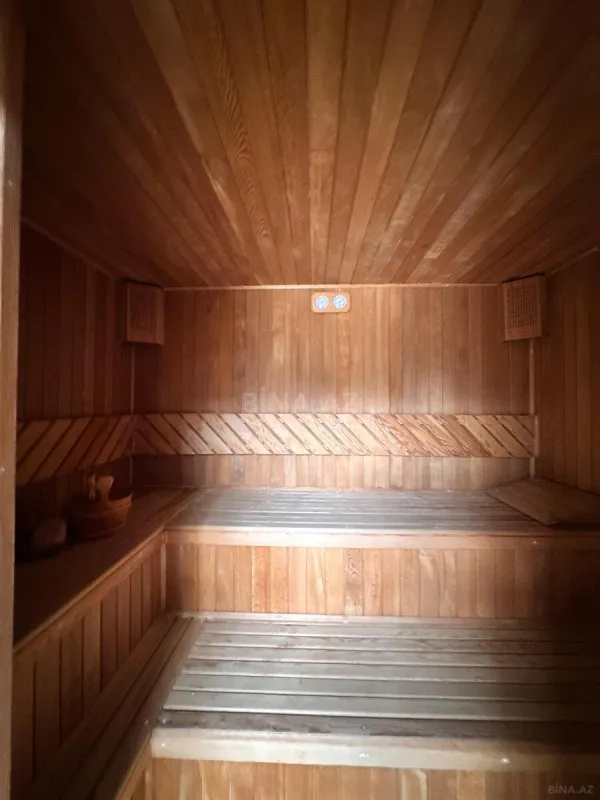 Satılır 9 otaqlı həyət evi 700 m²