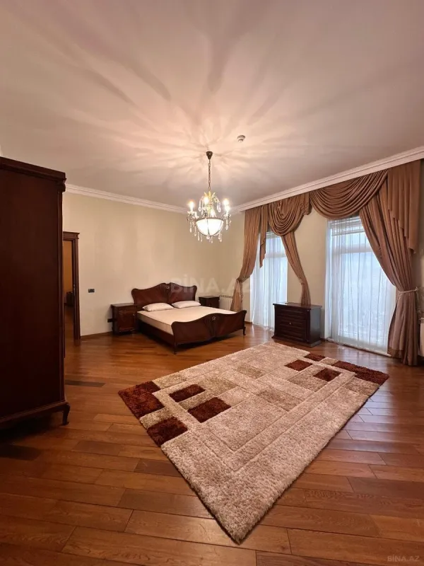 Satılır 9 otaqlı həyət evi 700 m²