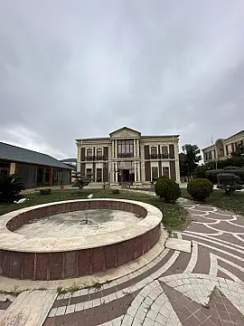 Satılır 9 otaqlı həyət evi 700 m²