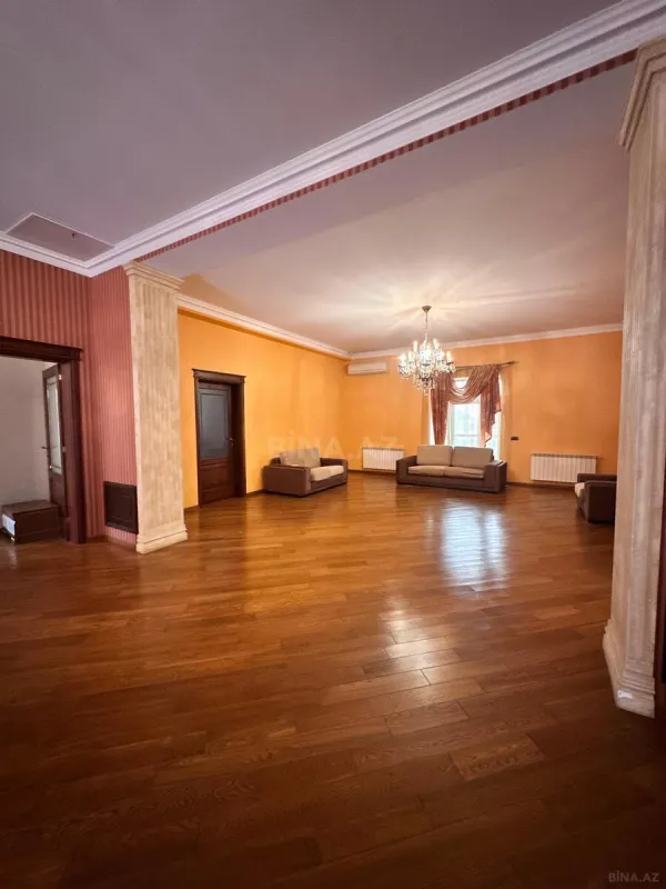 Satılır 9 otaqlı həyət evi 700 m²