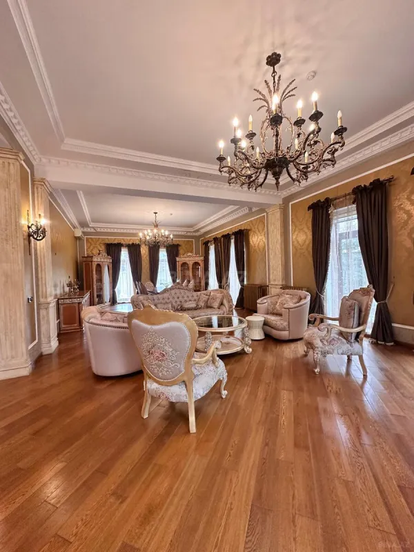 Satılır 9 otaqlı həyət evi 700 m²