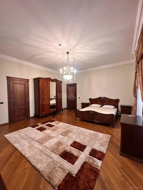 Satılır 9 otaqlı həyət evi 700 m²
