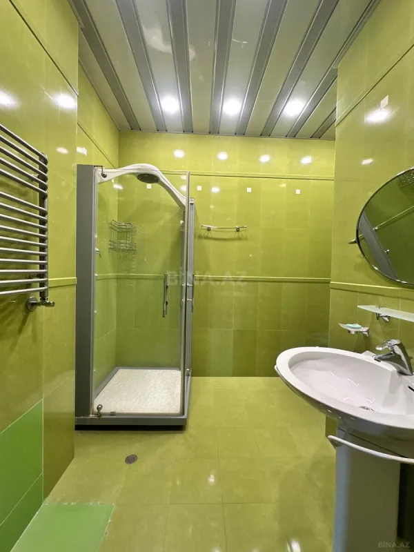 Satılır 9 otaqlı həyət evi 700 m²