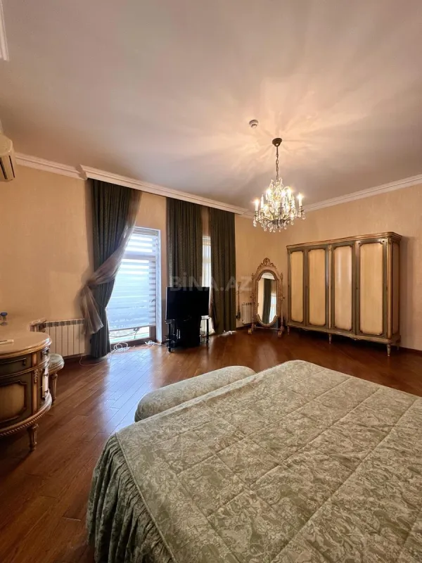 Satılır 9 otaqlı həyət evi 700 m²